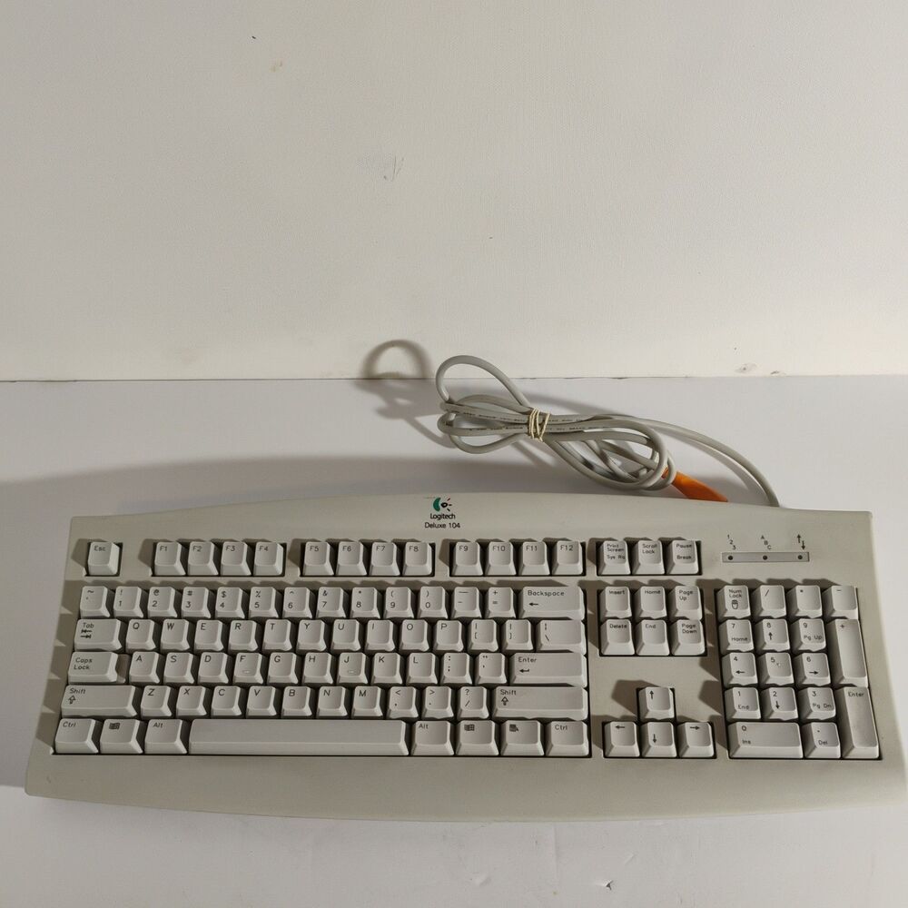 Logitech Deluxe 104 Keyboard SCC00419670